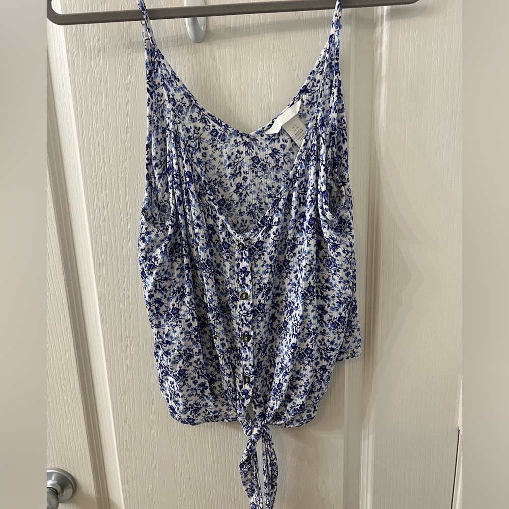 H&M blue and white flower tank top